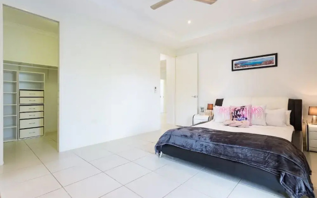 Cairns Beaches Home With Water View