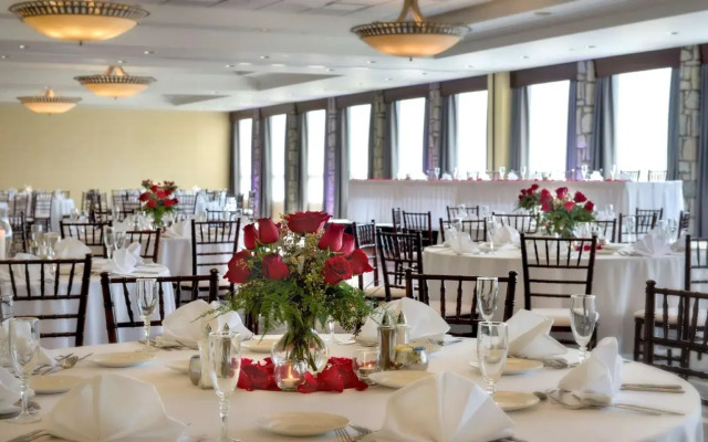 DoubleTree by Hilton Pittsburgh Airport