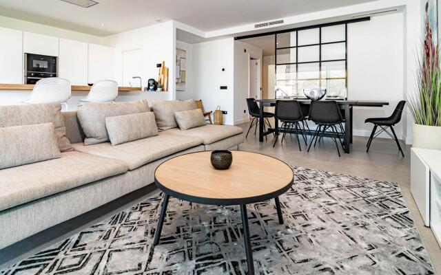 LAE7.BI- Apotel Estepona hills by roomservices