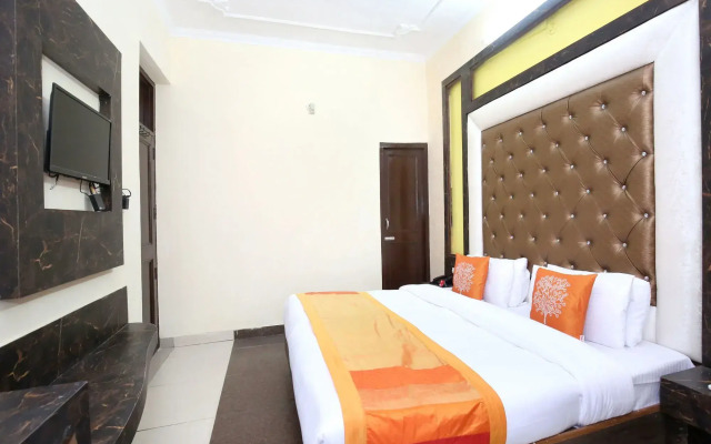 OYO 11318 Hotel Shagun