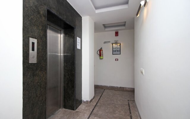 OYO 9030 Hotel Delhi Airport Plaza