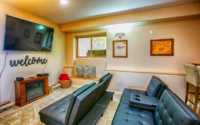 Nederland Getaway 4 Bedroom Home by RedAwning