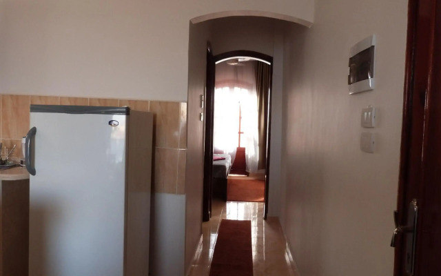 Luxor Plaza House