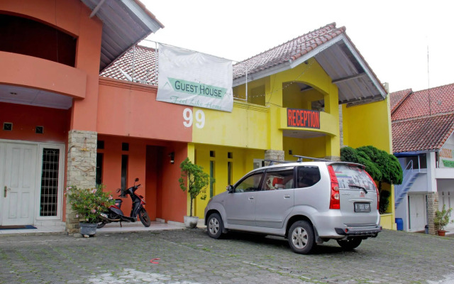 RedDoorz near Kampung Gajah