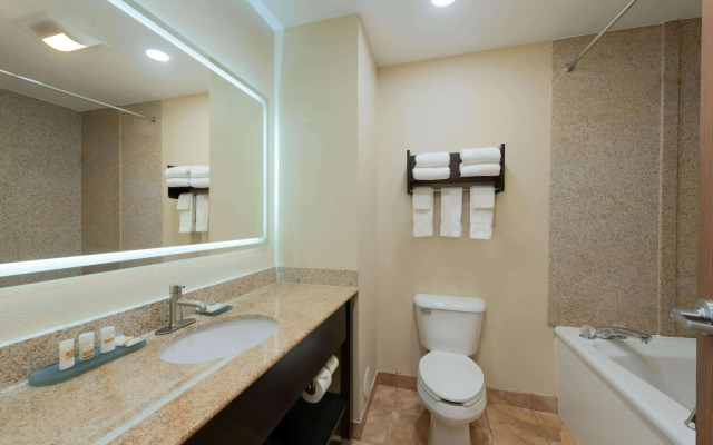 La Quinta Inn & Suites by Wyndham Columbus - Grove City