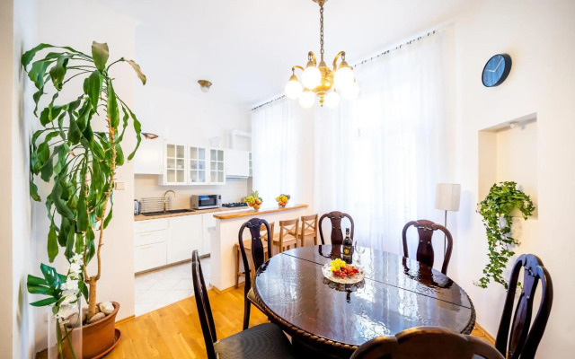 Luxurious Kafka family apt in Old Town