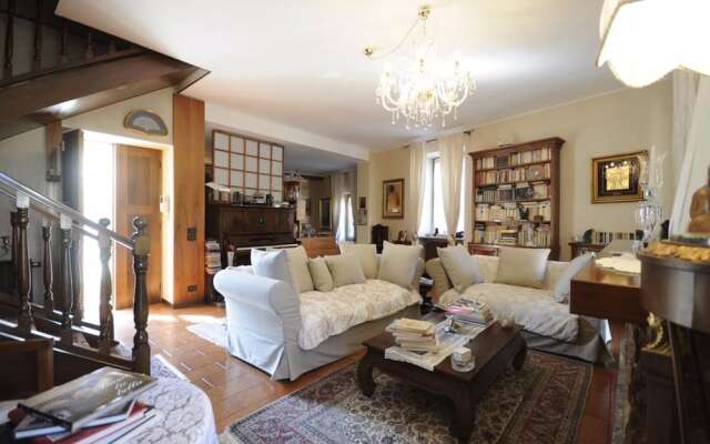 Villa Marisa bed breakfast and books