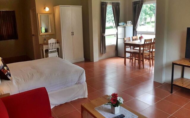 Palazzo Pavone Gallery & Resort