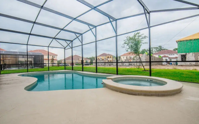 Solterra - 7004 Oak Wood Street
