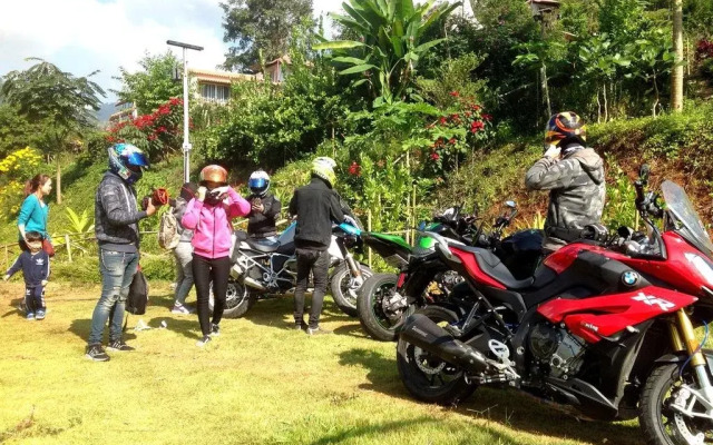 Flora Hill Resort