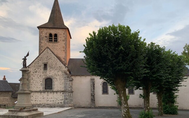 Countryside Holiday Home in Poil With Private Garden