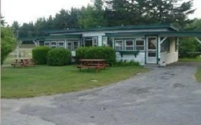 Patio Motor Court