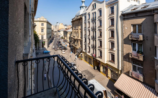 Romari Проспект Свободи 15