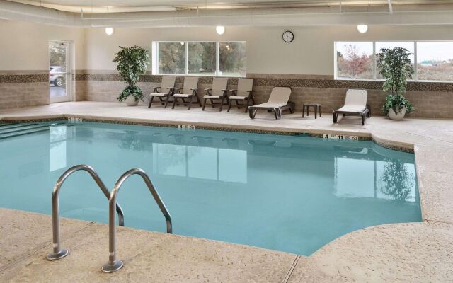 Country Inn & Suites by Radisson, Buffalo South I-90, NY