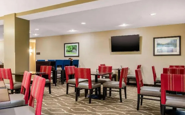 Comfort Suites Nashville Manchester