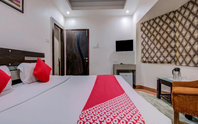 OYO 3512 Hotel Crystal Residency