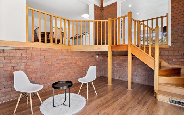 Spacious 4-bed House With Garden in Doncaster