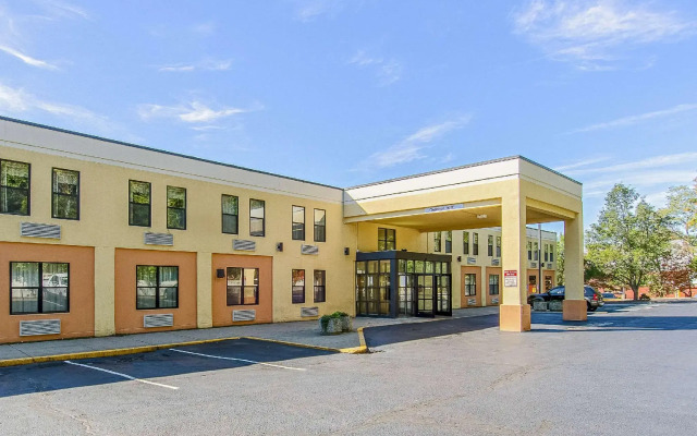 La Casa Inn & Suites - Middleboro