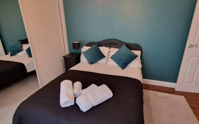 Inviting 3-bed Apartment in Newcastle Upon Tyne