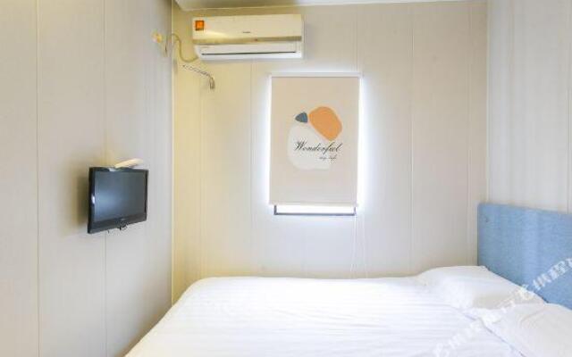 Yibai Liangpin Hotel (Shaoxing Keqiao Wanda Plaza)