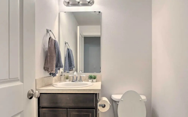 Enumclaw Home - 60 Mi to Mount Rainier!