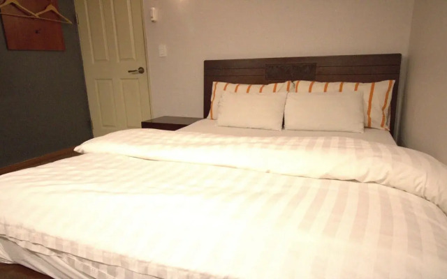 Q Motel
