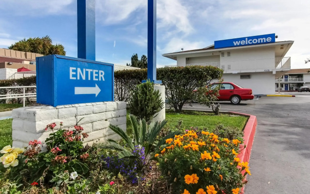 Super 8 by Wyndham Santa Clara