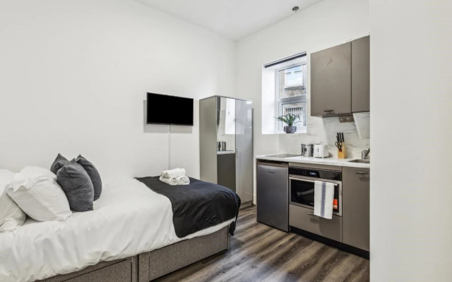 STH Sutherland Avenue Apartment