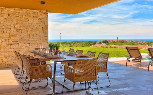 Enticing Holiday Home in Brtonigla with Hot Tub