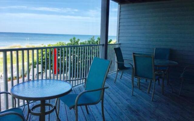 Joyce's Beachfront Suite 3