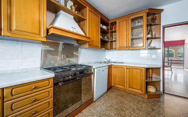 Awesome Apartment in Vrsar With 4 Bedrooms