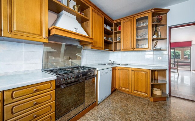 Awesome Apartment in Vrsar With 4 Bedrooms