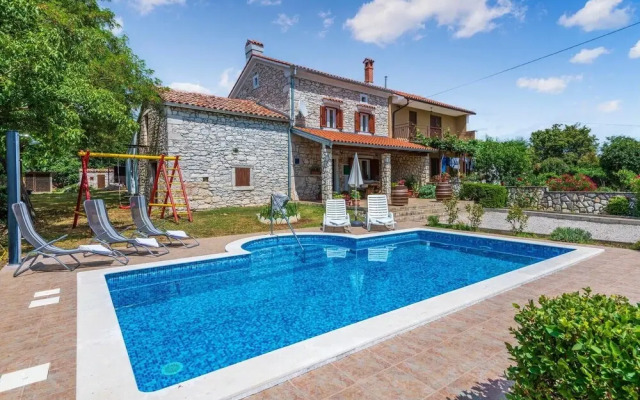Awesome Home in Erzisce With Wifi and 2 Bedrooms