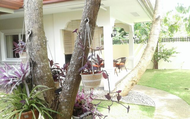 Alona Studio Bungalow