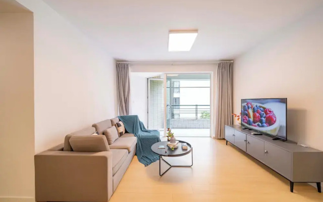Tyms Bright 2BR 1BA Apt Xuhui Center