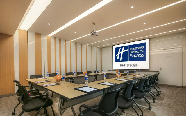 Holiday Inn Express Nantong Textile City by IHG