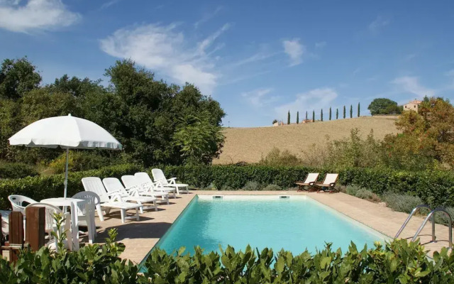 Belvilla by OYO Spacious Villa in Treia With Pool