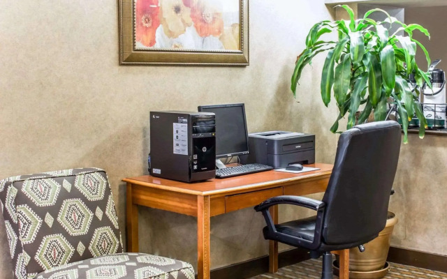 Rodeway Inn & Suites