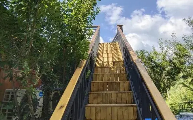 Xijiang Moye Banshan Hotel