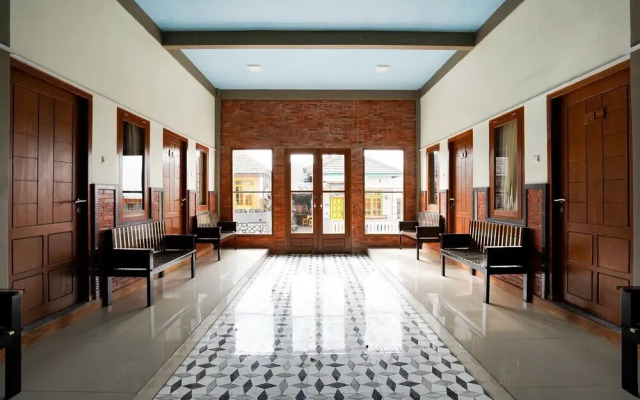 Rahayu Hotel by OYO Rooms