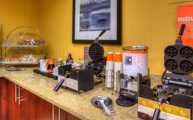 Hampton Inn & Suites Ontario