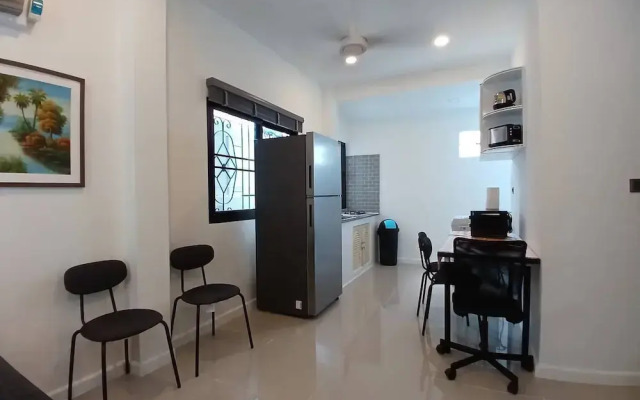 White House With 2br-1bath Near Kathu Water Fall