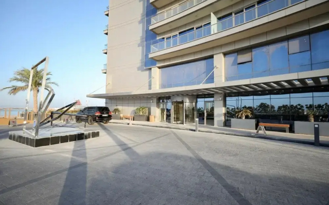Waterfront 2 Bed Apartment Sleeps 4 With Parking