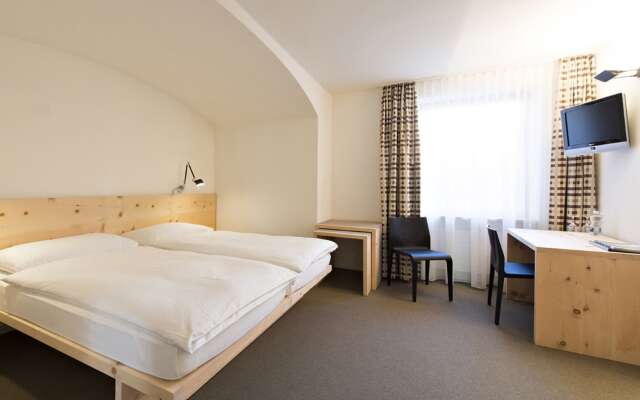 Отель Hauser Swiss Quality