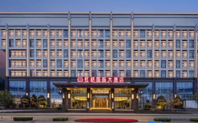 Hongqiao International Hotel (Yichang Yanjiang Avenue Natural Tower)