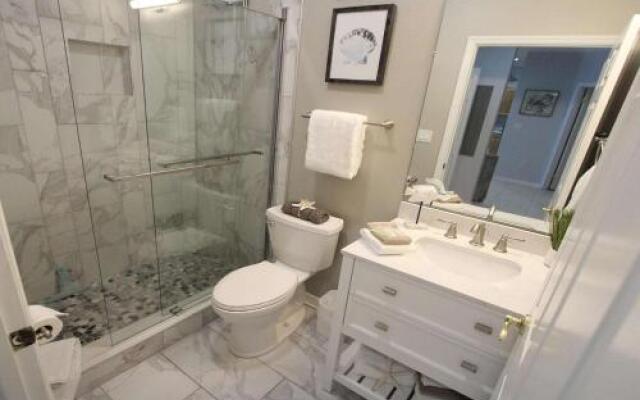 201 Harborview Grande