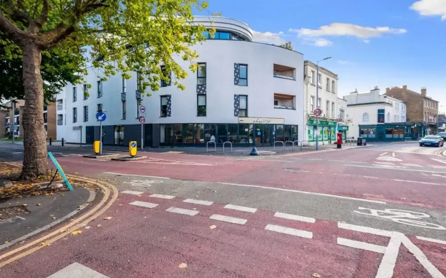 Town Center 2 bed Serviced Apartment 8