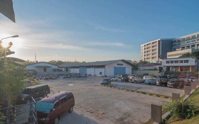 RedDoorz near Living Plaza Balikpapan