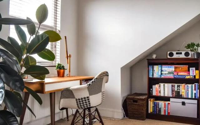 A Charming 2 Bedroom Retreat In East Dulwich