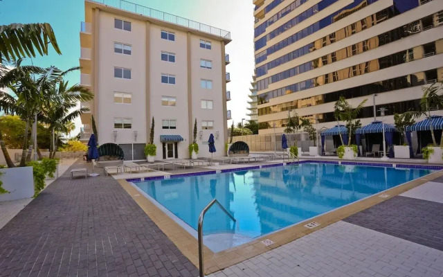 Coconut Grove Apartments by NUOVO